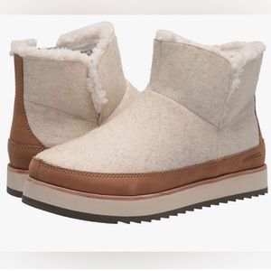 Brand New women’s size 9 Merrell Juno boots